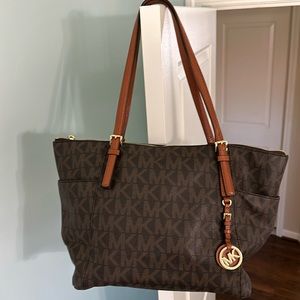 Michael Kors Jet Set Zip Tote